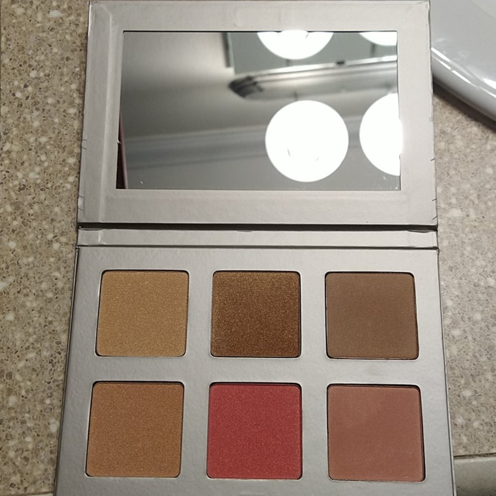 Iconic London blaze chaser face palette
